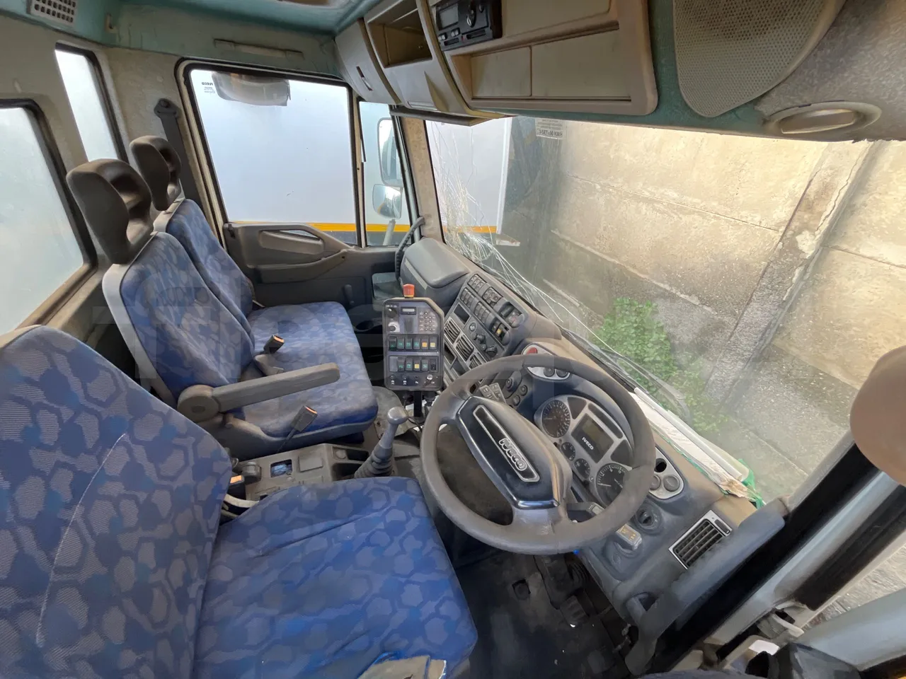 Iveco 130/120 Euro3 - 134kW - 5.995mt - buttons panels on