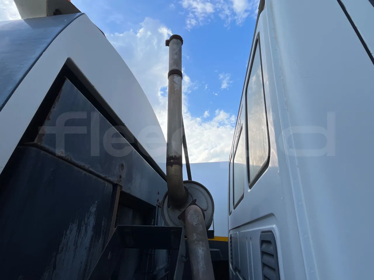 Iveco 130/120 Euro3 - 134kW - 5.995mt - exhaust photo