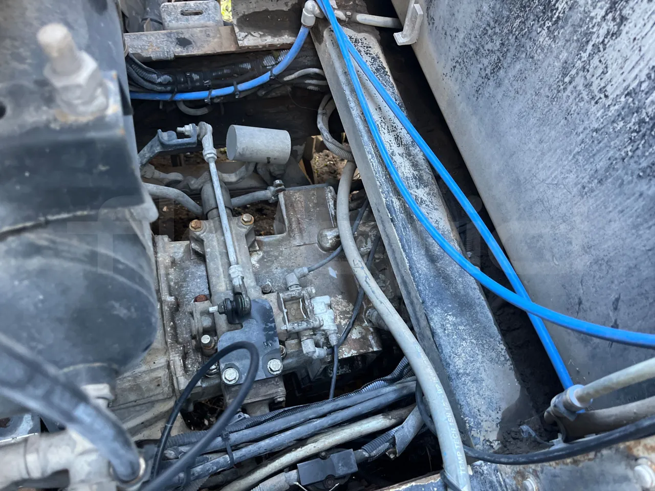 Iveco 130/120 Euro3 - 134kW - 5.995mt - gearbox photo