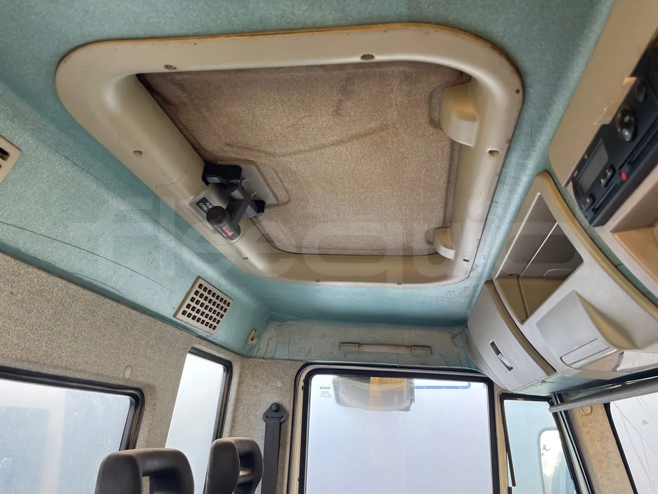 Iveco 130/120 Euro3 - 134kW - 5.995mt - roof hatch 1