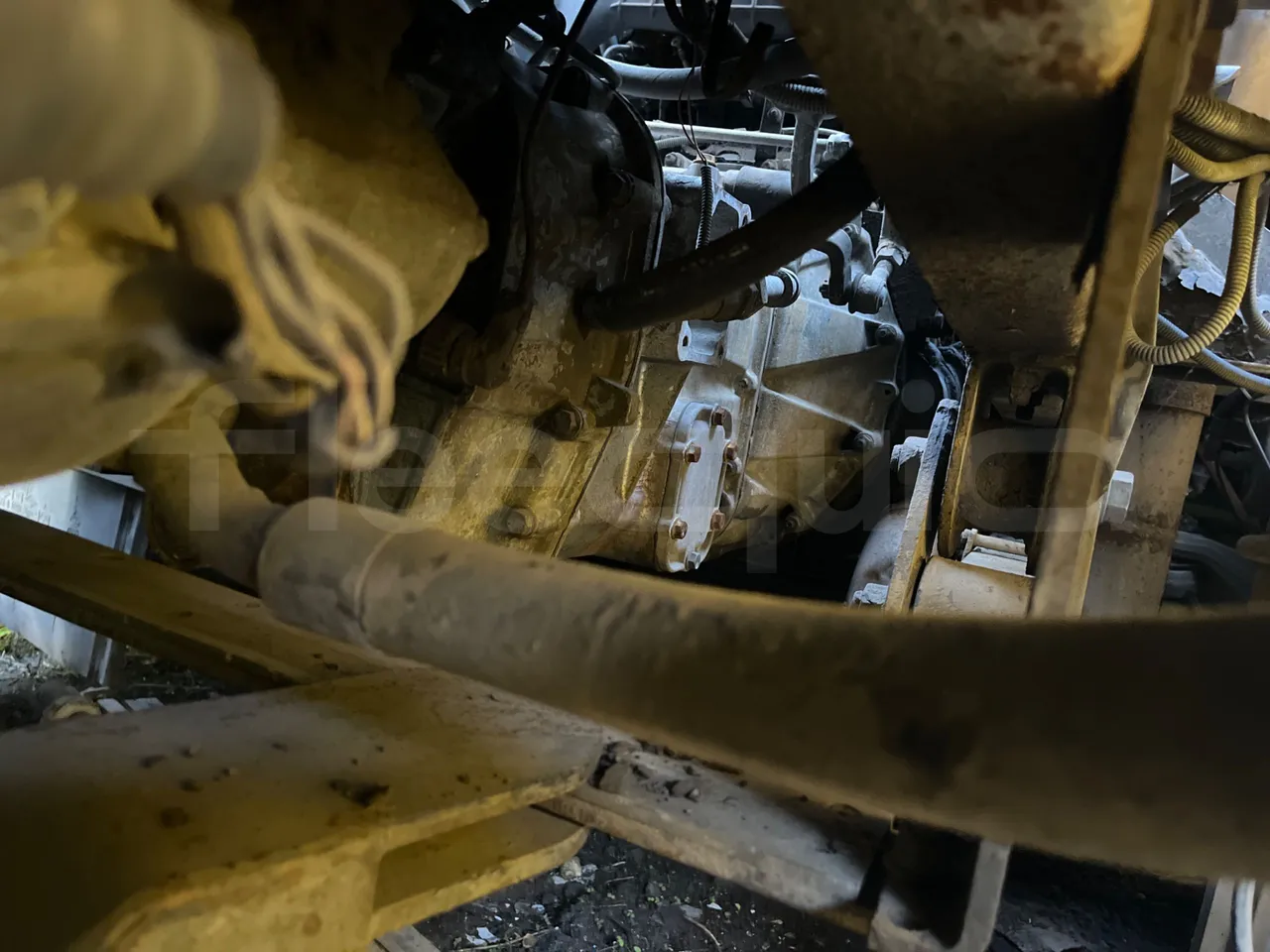 Iveco 130/120 Euro3 - 134kW - 5.995mt - gearbox plate photo