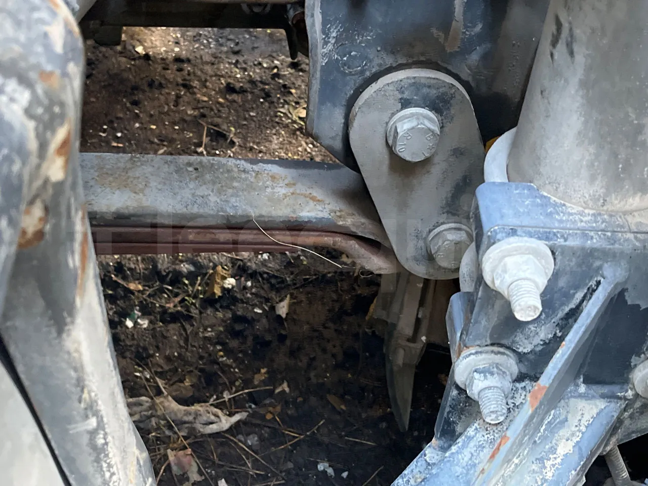 Iveco 130/120 Euro3 - 134kW - 5.995mt - axel 2 leaf spring right