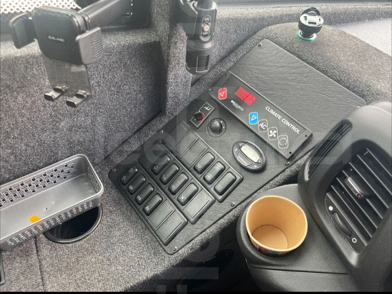 Iveco Daily 70C18 - EUR6 - 132kW - 8.04m - command unit indicators