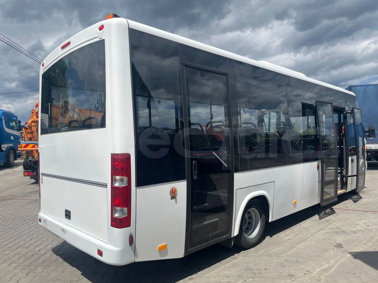 Iveco Daily 70C18 - EUR6 - 132kW - 8.04m - 3/4 left rear side