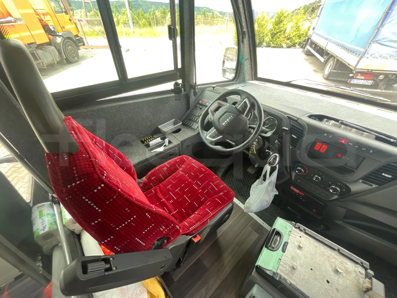 Iveco Daily 70C18 - EUR6 - 132kW - 8.04m - driver's seat photo (mandatory for bus to scrap)