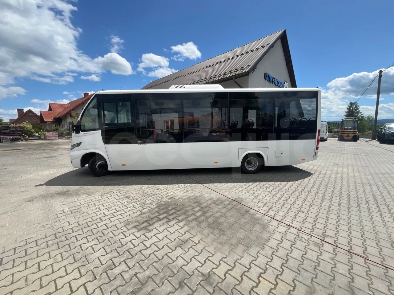 Iveco Daily 70C18 - EUR6 - 132kW - 8.04m - external compartments photo