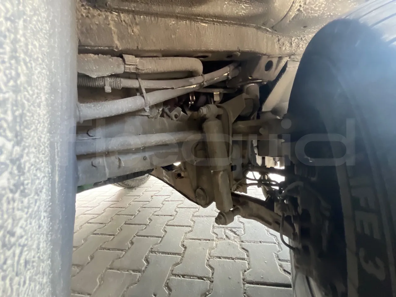 Iveco Daily 70C18 - EUR6 - 132kW - 8.04m - front brake calipers right