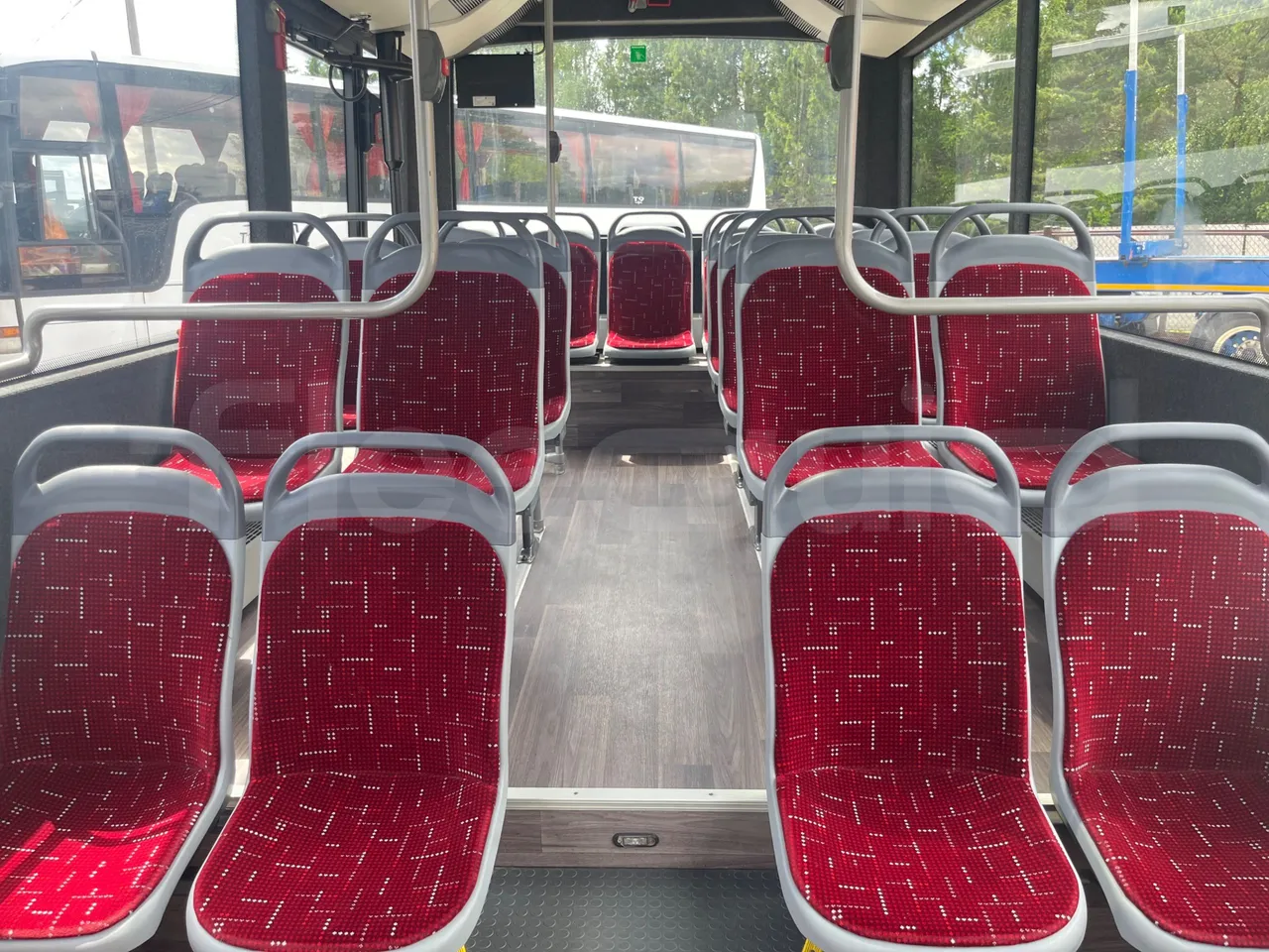 Iveco Daily 70C18 - EUR6 - 132kW - 8.04m - interior reverse seats driver height (mandatory for bus to scrap)