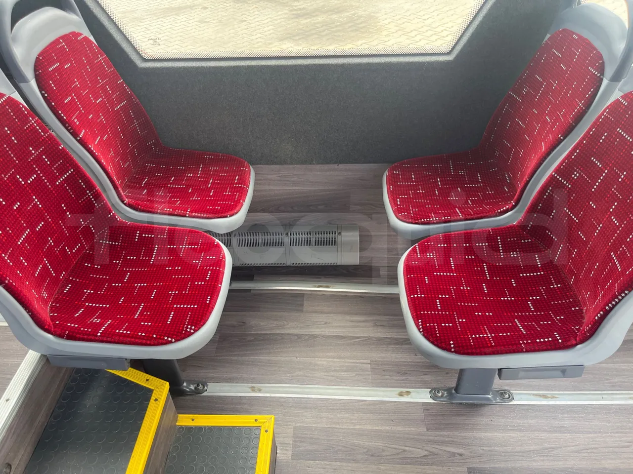 Iveco Daily 70C18 - EUR6 - 132kW - 8.04m - forward view all seats last row height