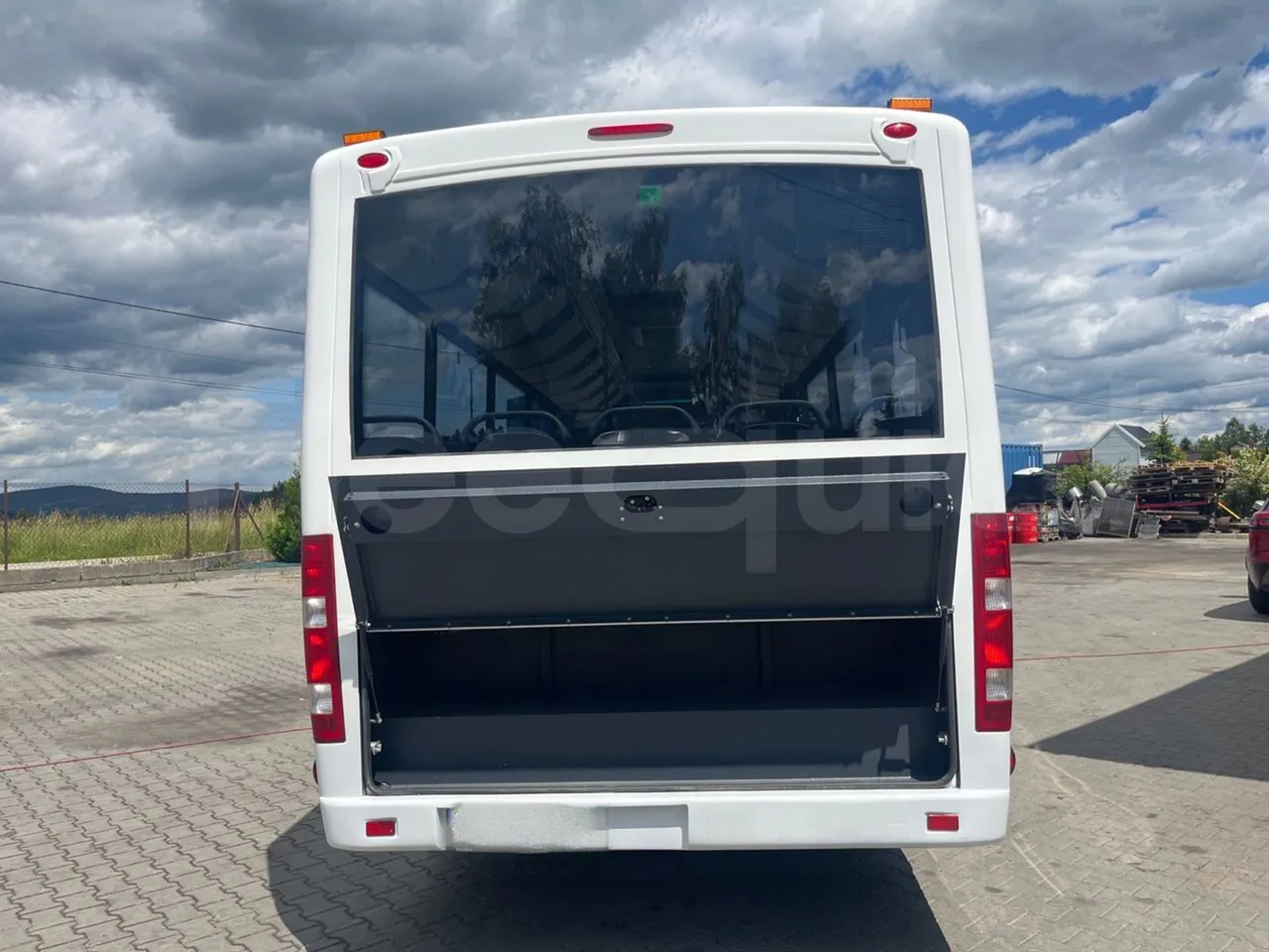 Iveco Daily 70C18 - EUR6 - 132kW - 8.04m - luggage rack photo