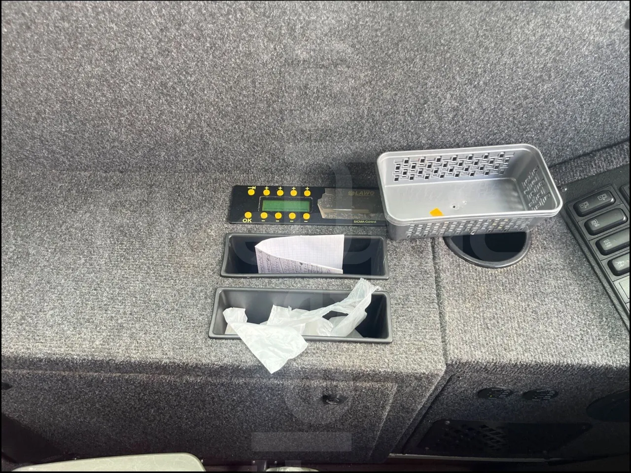 Iveco Daily 70C18 - EUR6 - 132kW - 8.04m - hostess seat photo