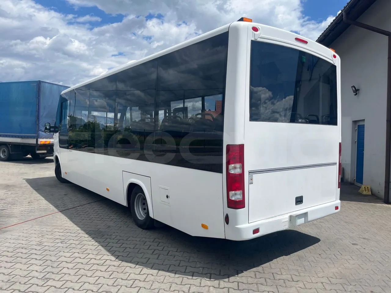 Iveco Daily 70C18 - EUR6 - 132kW - 8.04m - left side photo