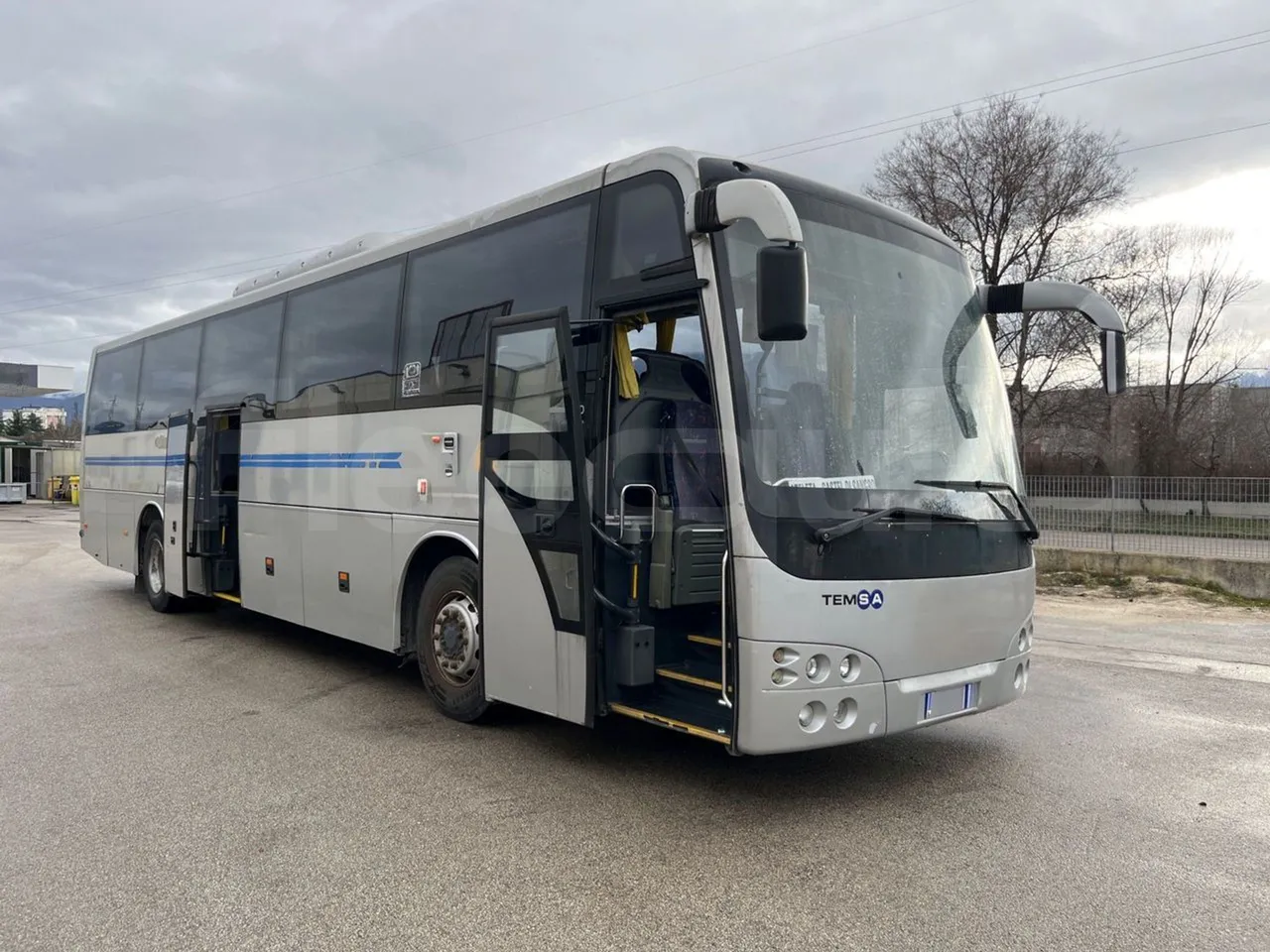 Temsa Safari RD R A T-I53 - Euro 5 - 266 kw - 12.200 mt - 3/4 right front doors open