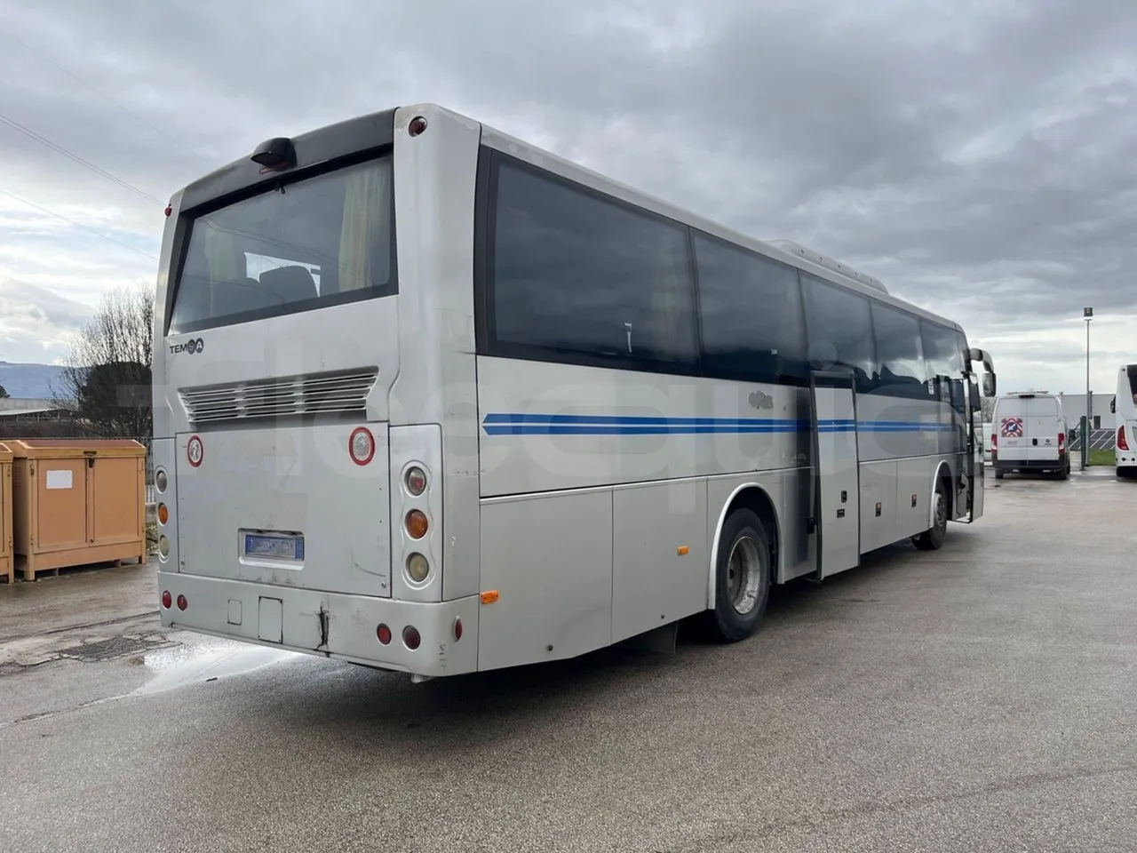 Temsa Safari RD R A T-I53 - Euro 5 - 266 kw - 12.200 mt - 3/4 right rear doors open