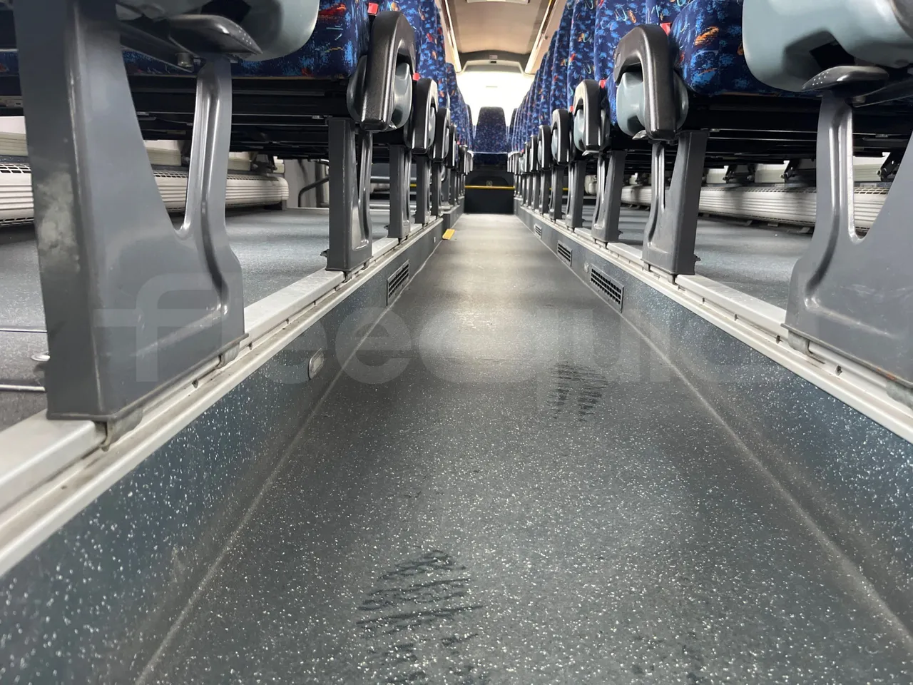 Temsa Safari RD R A T-I53 - Euro 5 - 266 kw - 12.200 mt - seat brackets photo