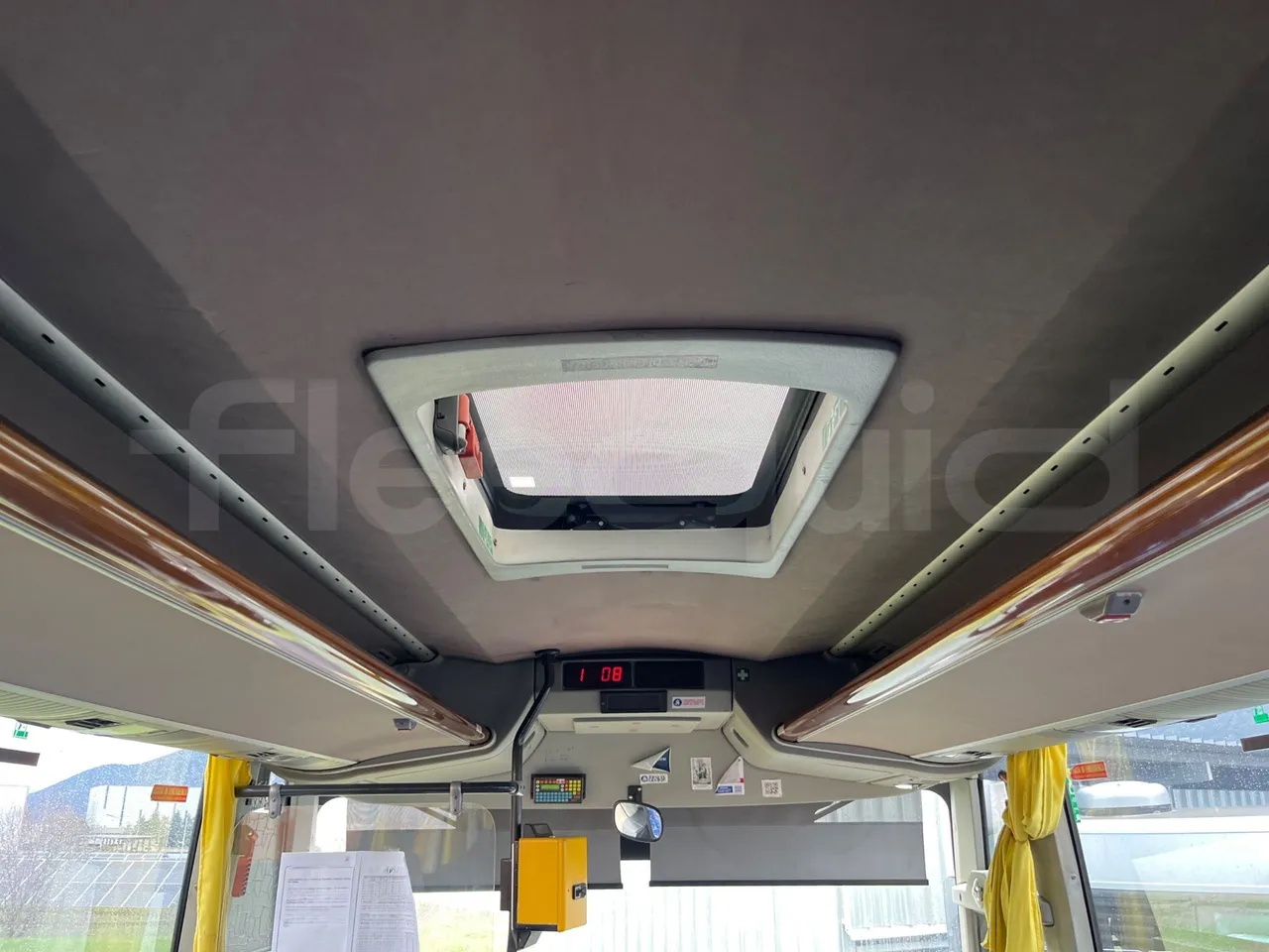 Temsa Safari RD R A T-I53 - Euro 5 - 266 kw - 12.200 mt - roof hatch 2