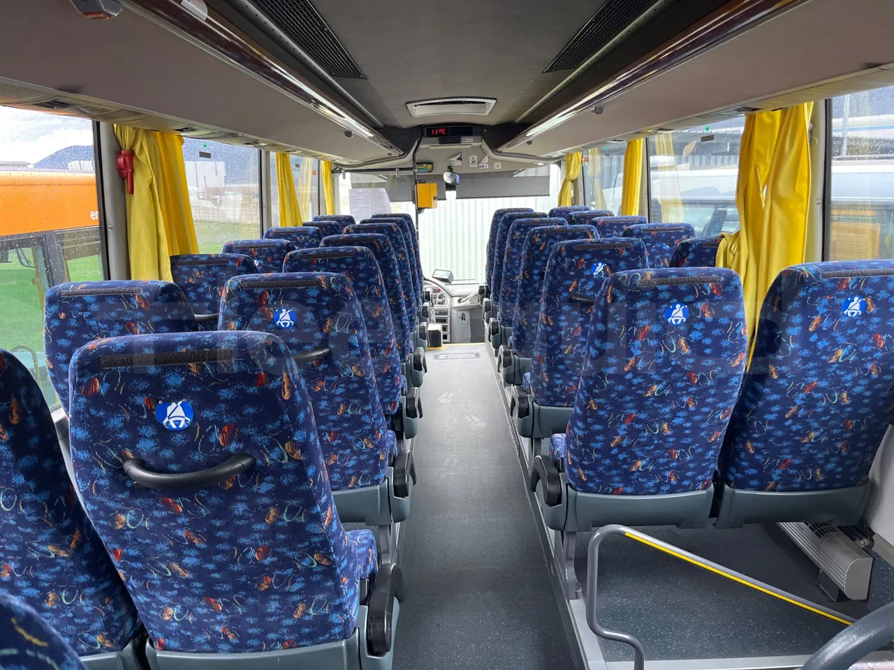 Temsa Safari RD R A T-I53 - Euro 5 - 266 kw - 12.200 mt - forward view middle aisle