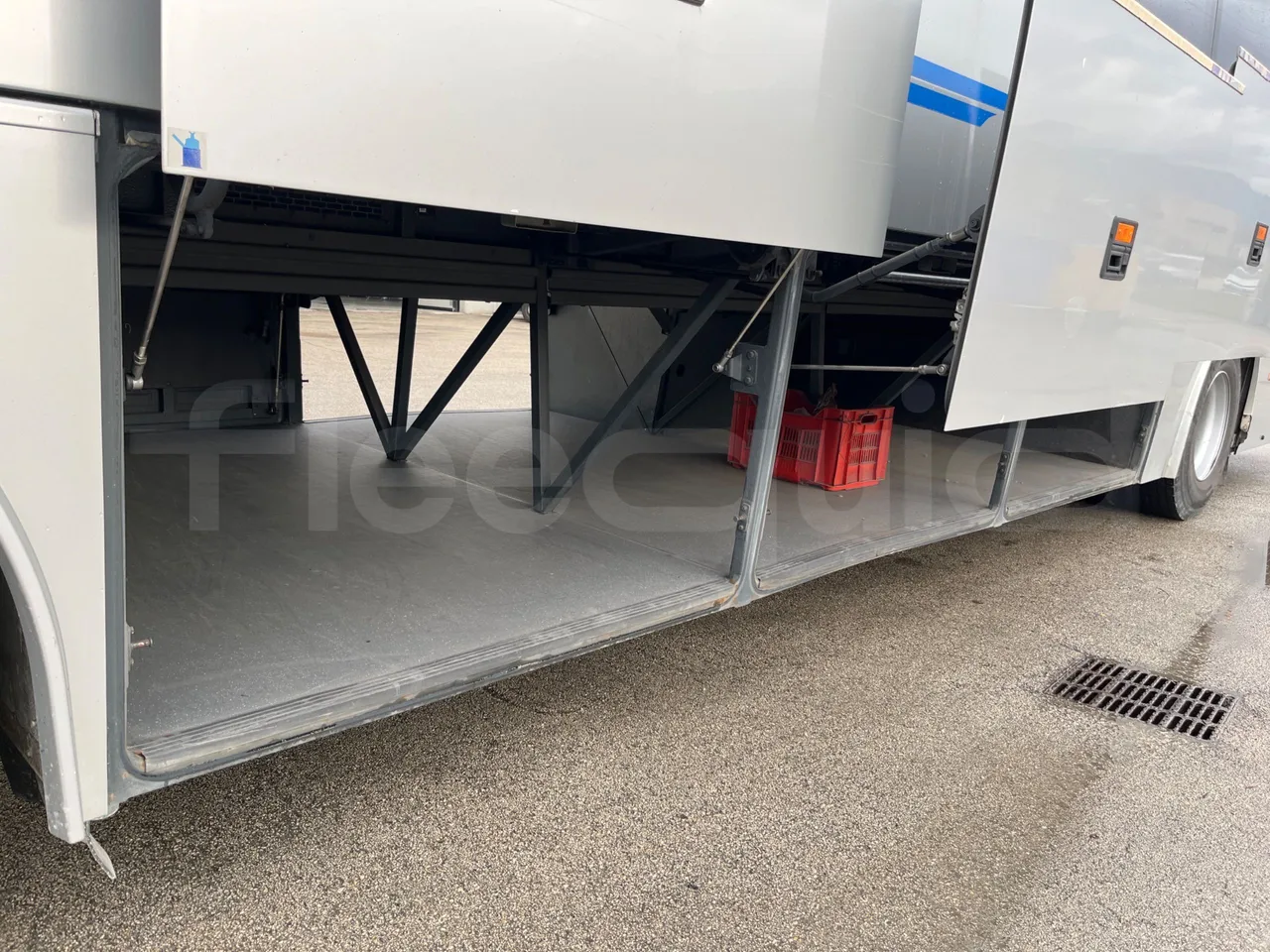 Temsa Safari RD R A T-I53 - Euro 5 - 266 kw - 12.200 mt - internal frame rust check