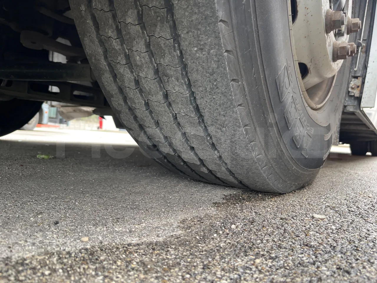 Temsa Safari RD R A T-I53 - Euro 5 - 266 kw - 12.200 mt - tread condition second axle tires right