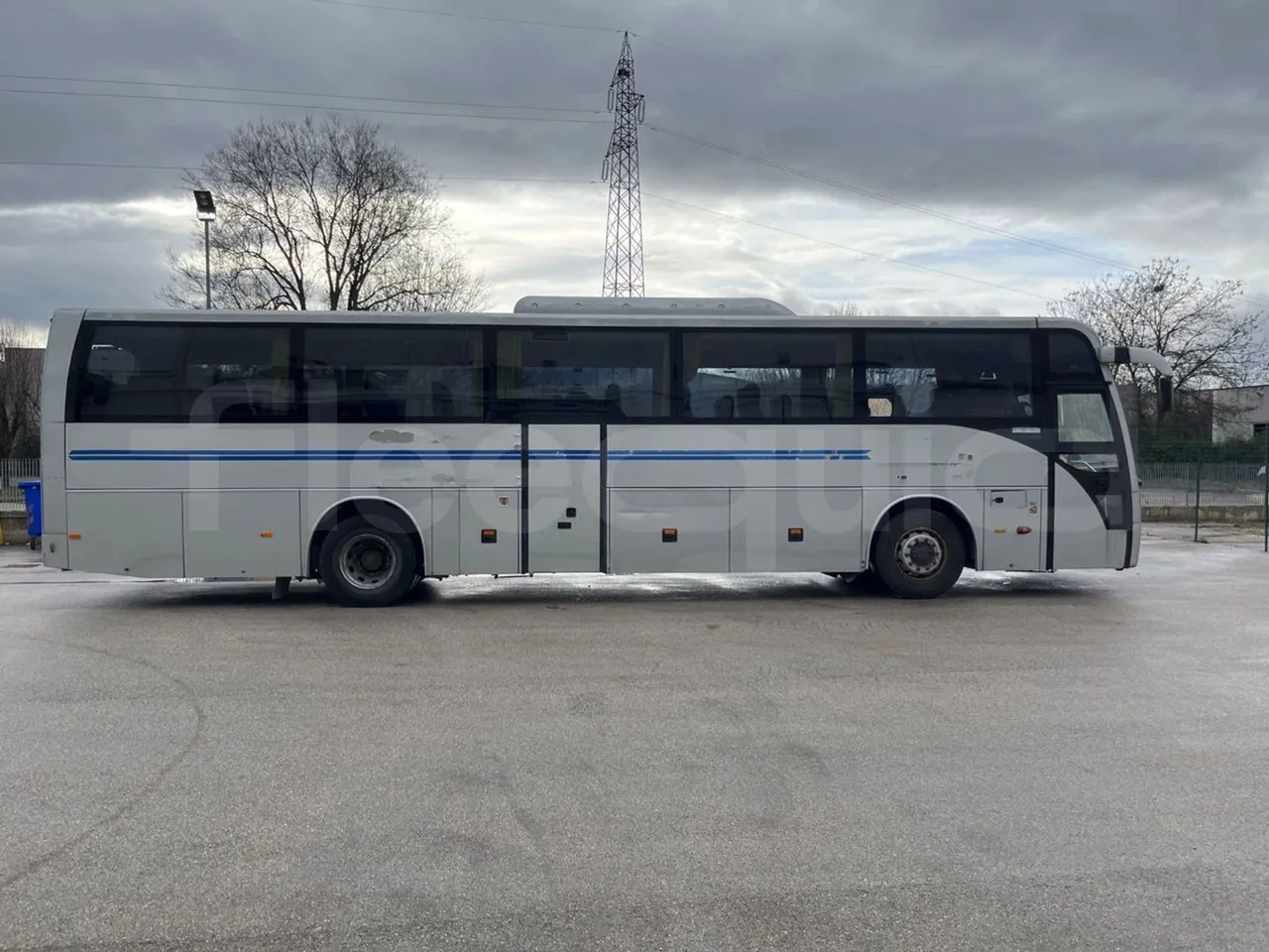 Temsa Safari RD R A T-I53 - Euro 5 - 266 kw - 12.200 mt - right side doors closed