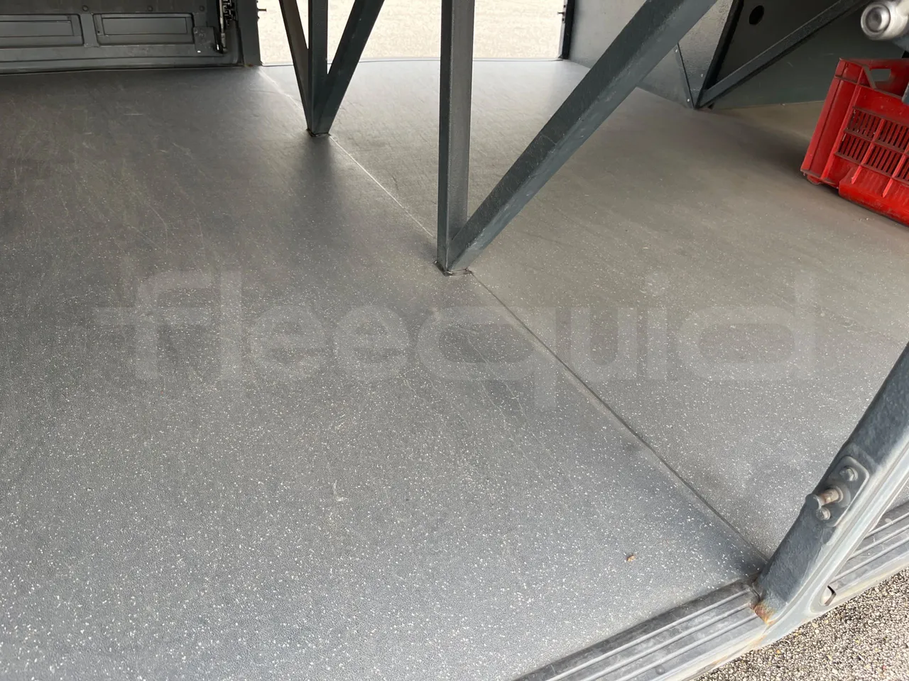 Temsa Safari RD R A T-I53 - Euro 5 - 266 kw - 12.200 mt - under carpet photo