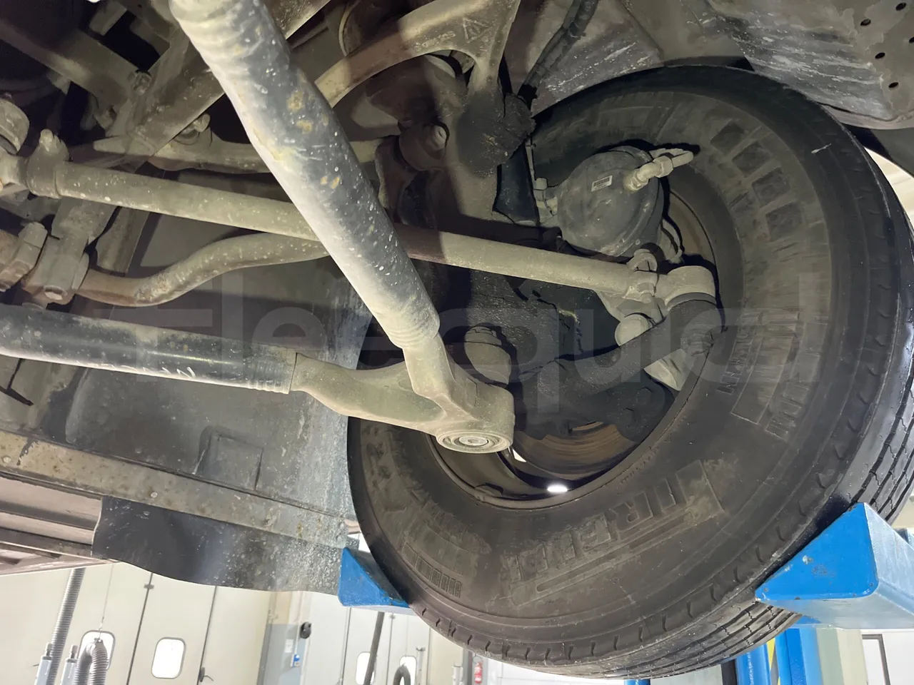 Temsa Safari RD R A T-I53 - Euro 5 - 266 kw - 12.200 mt - front axle left side