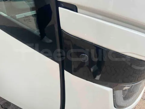 Man Lion's Coach - Image