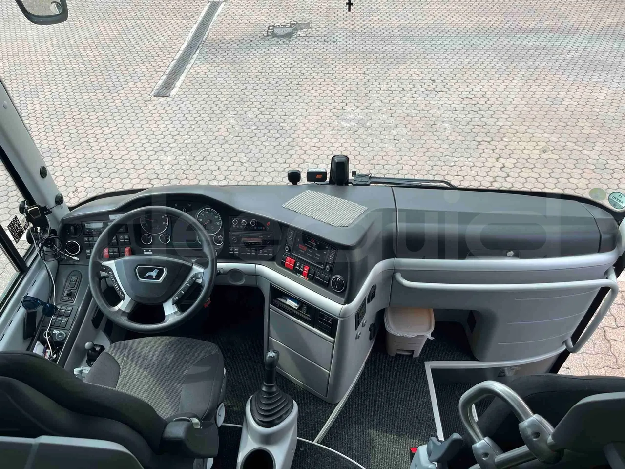 Man Lion's Coach - command unit indicators