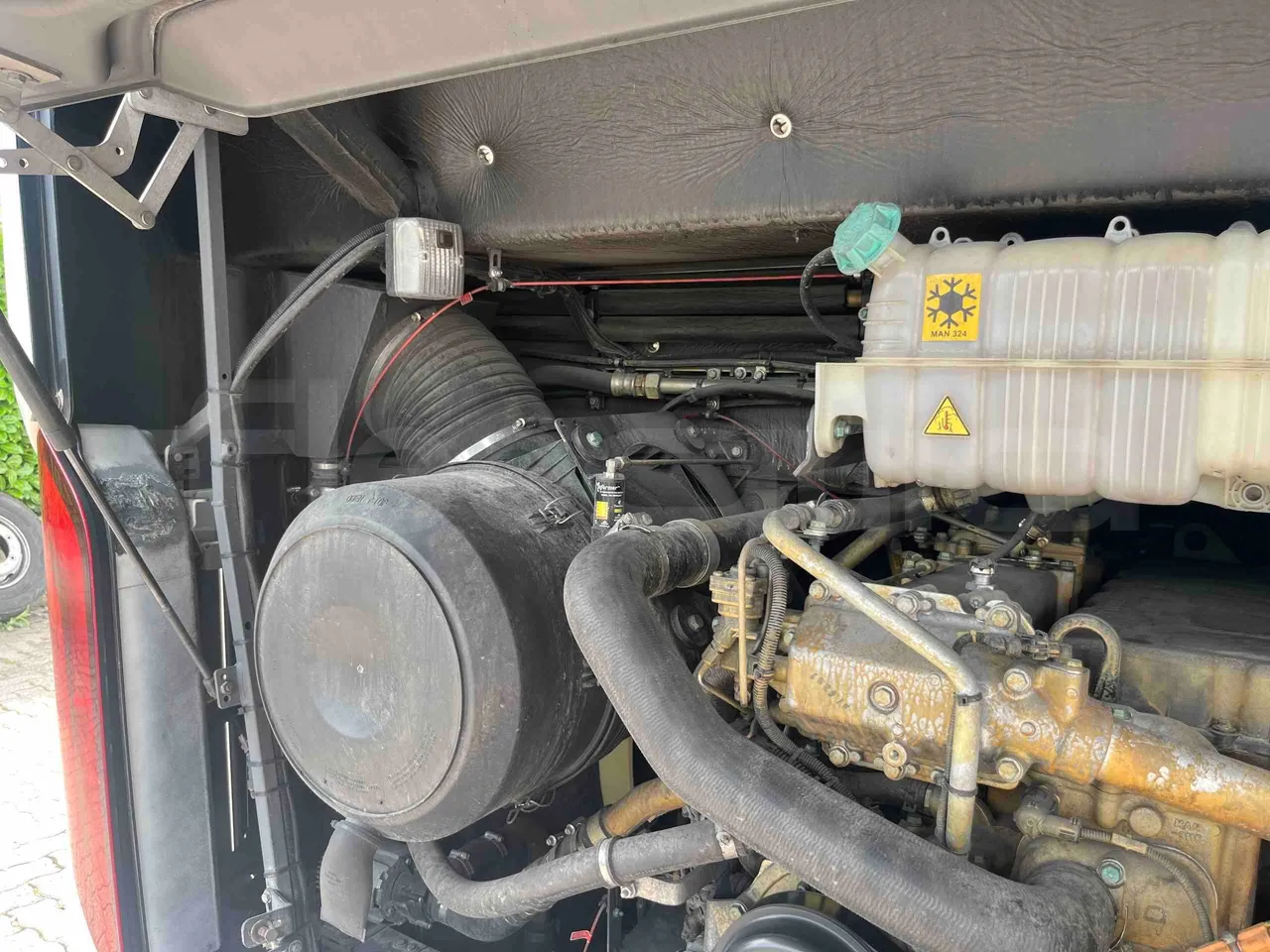 Man Lion's Coach - engine plate photo