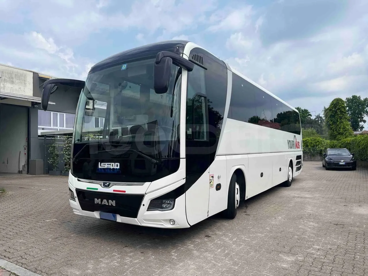 Man Lion's Coach - Base cover photo
