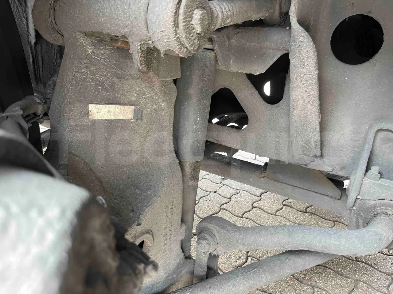 Man Lion's Coach - front shock absorbers left