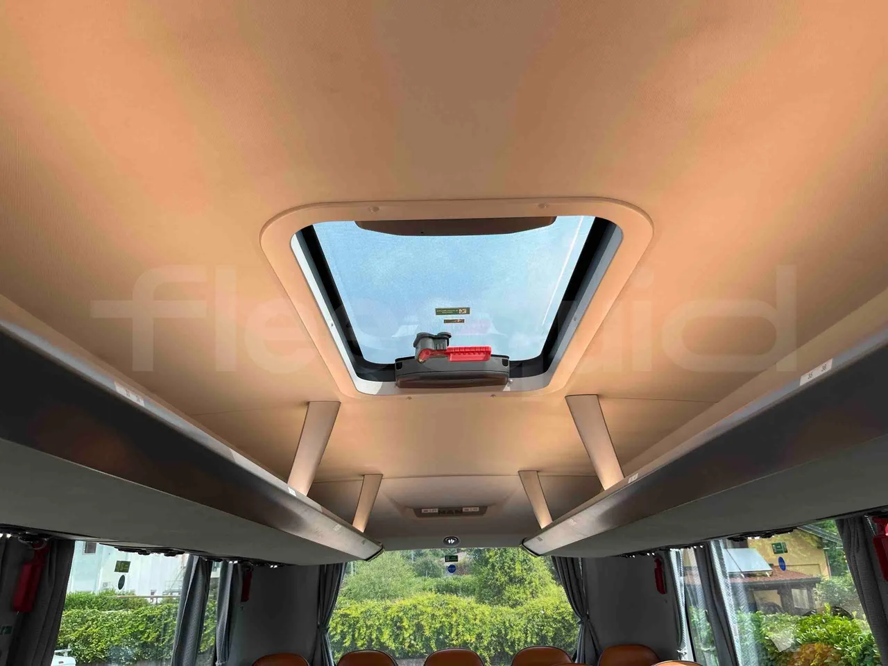 Man Lion's Coach - roof hatch 1
