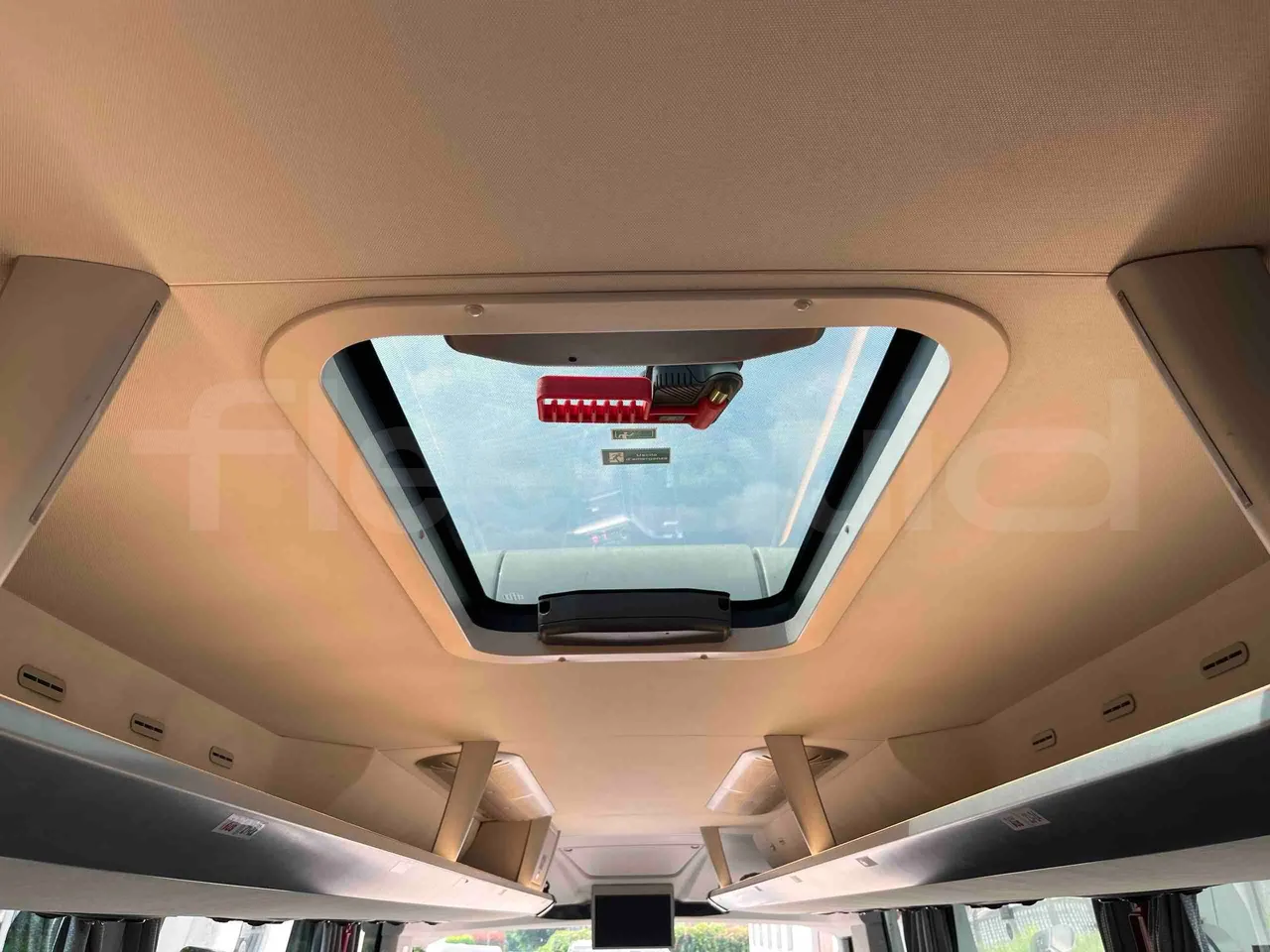 Man Lion's Coach - roof hatch 2