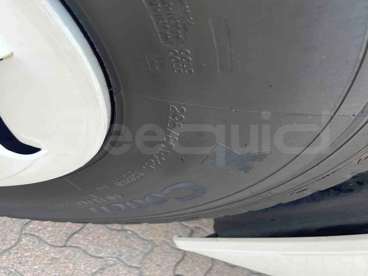 Man Lion's Coach - tread condition front tires right