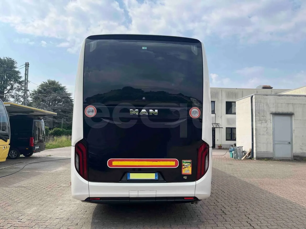 Man Lion's Coach - rear hatch closed