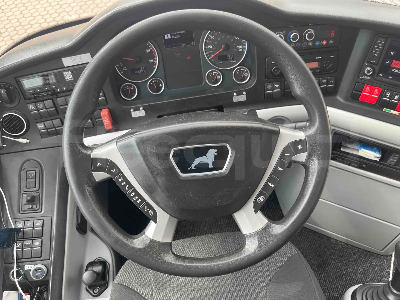 Man Lion's Coach - steering wheel photo