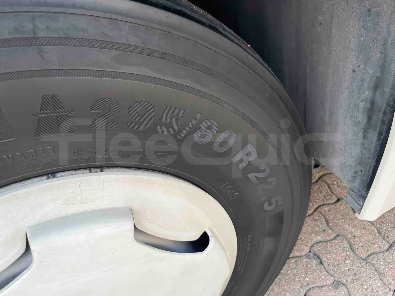 Man Lion's Coach - front left tire measurements