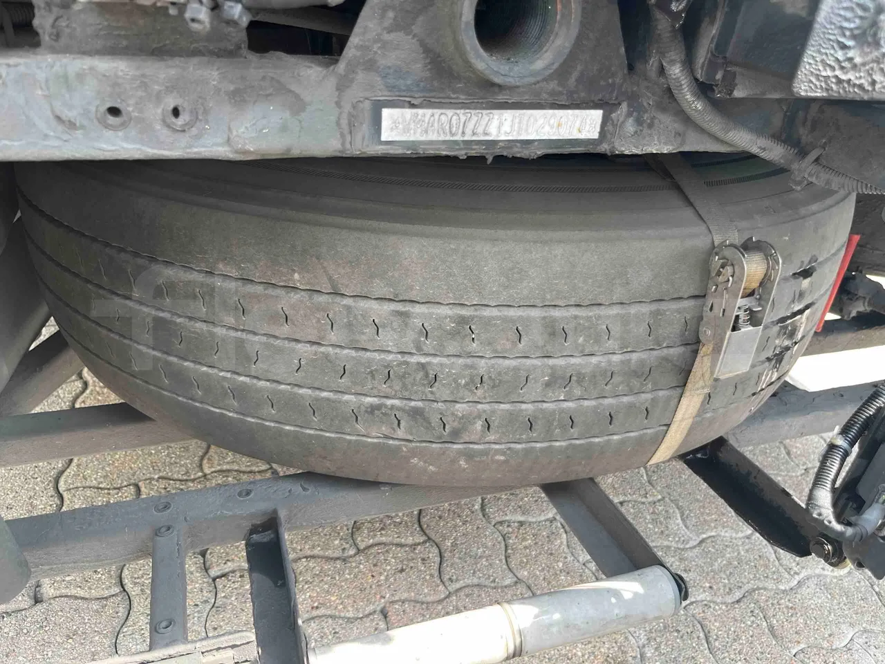 Man Lion's Coach - spare wheel