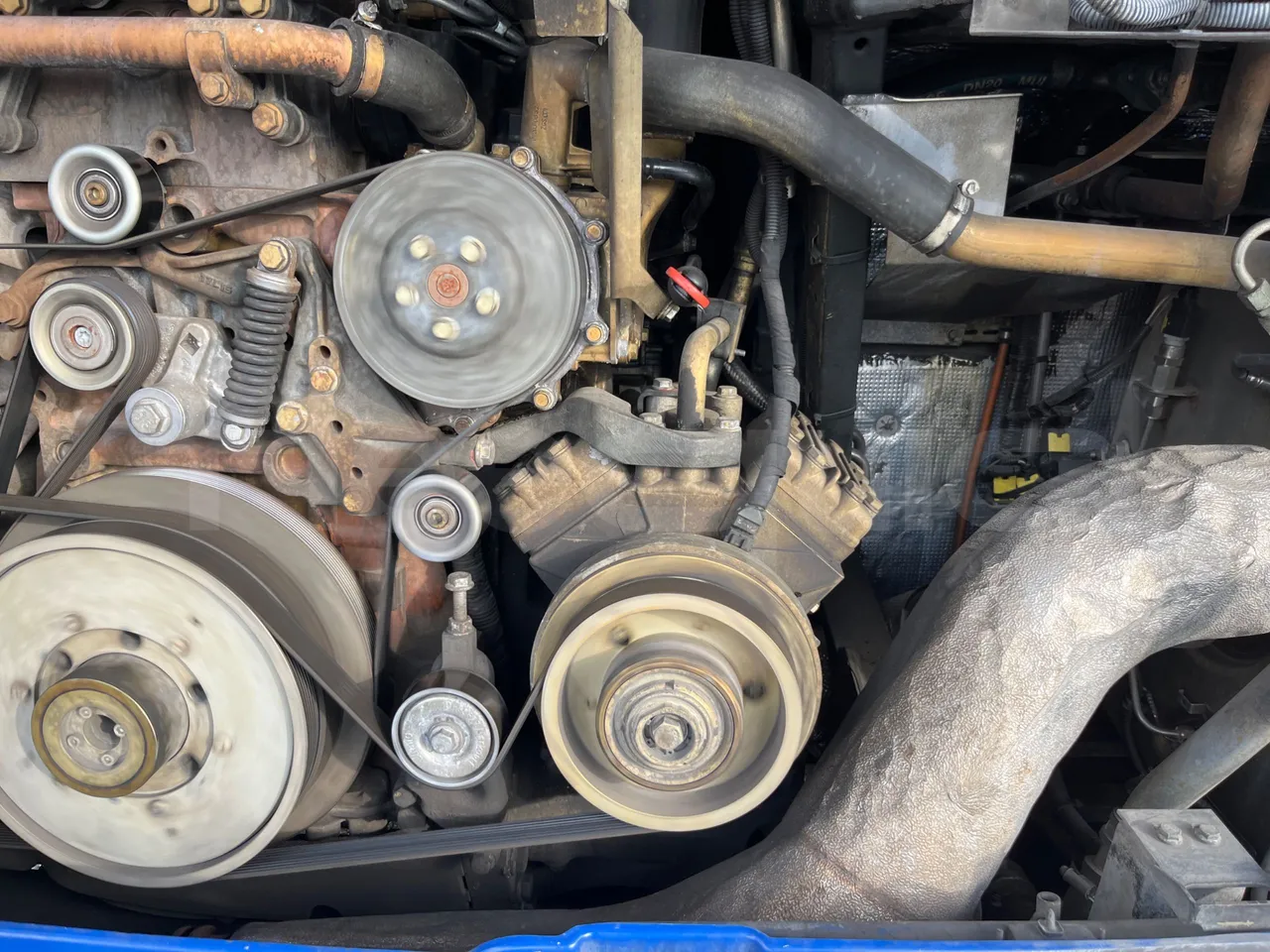 Mercedes-Benz Conecto 628B02-BD1GKEB/ Euro 6 - 265 Kw - 17.956 Mt - air conditioning compressor