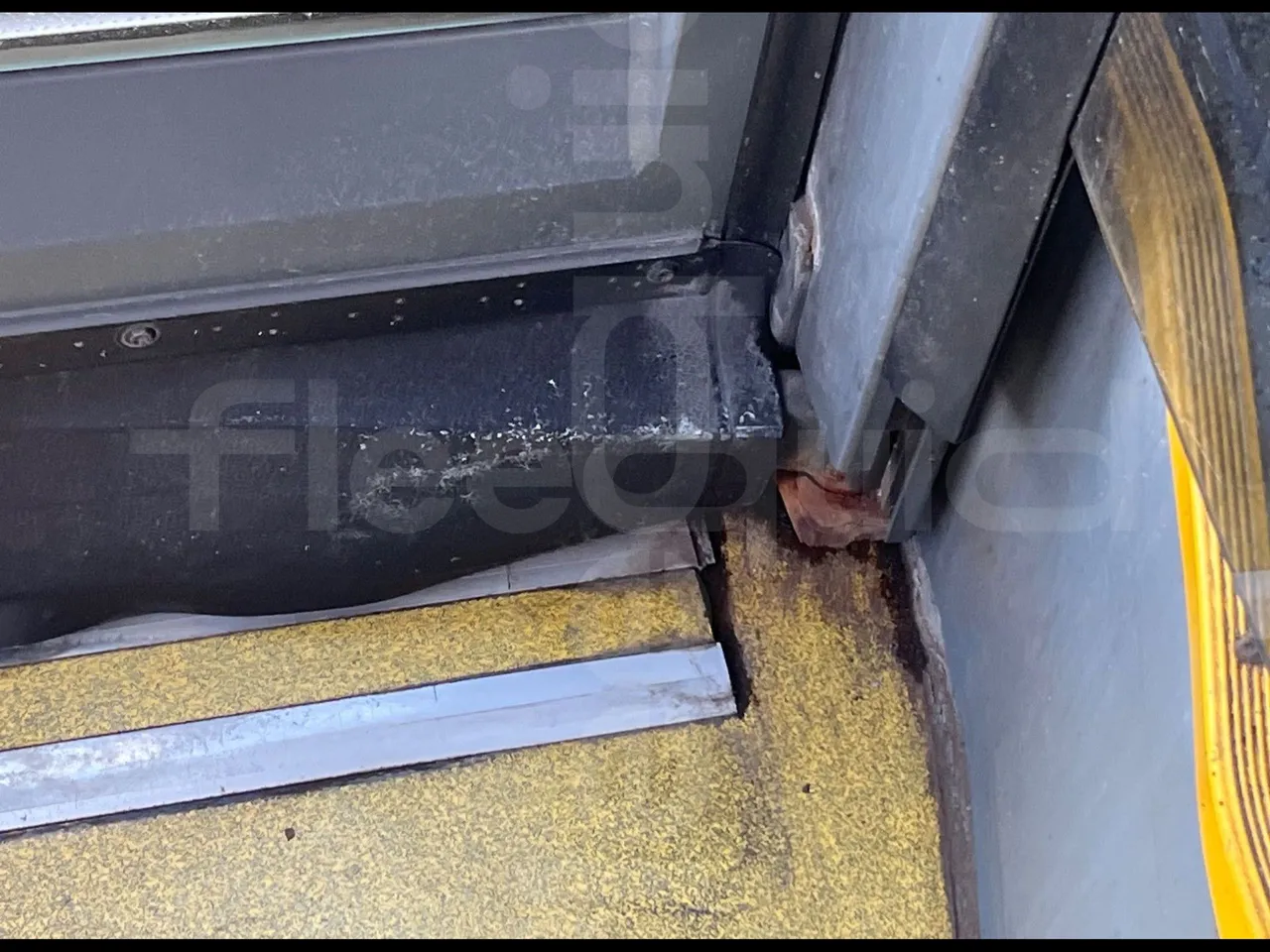 Mercedes-Benz Conecto 628B02-BD1GKEB/ Euro 6 - 265 Kw - 17.956 Mt - door mechanism photo