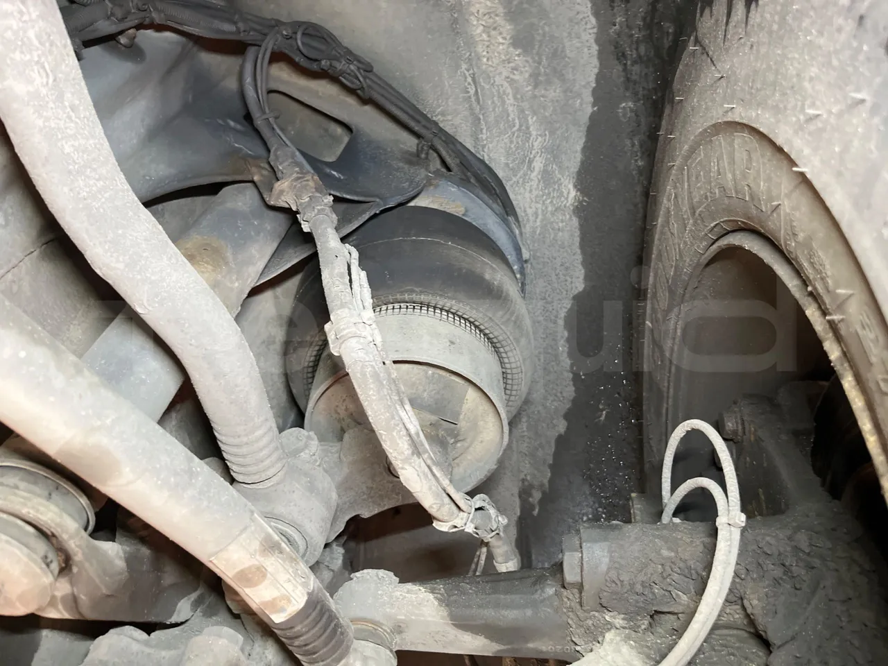 Mercedes-Benz Conecto 628B02-BD1GKEB/ Euro 6 - 265 Kw - 17.956 Mt - front air springs left