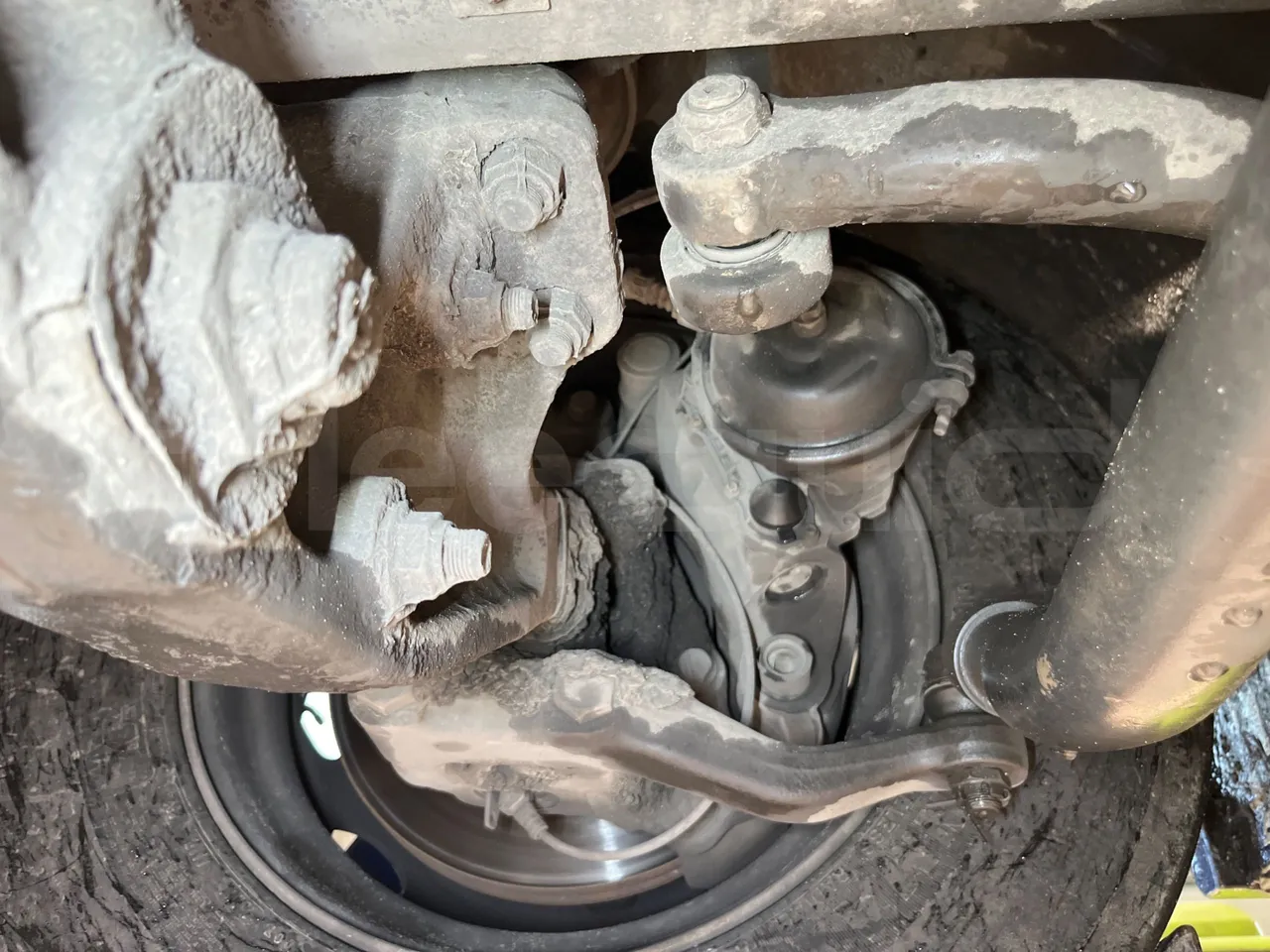 Mercedes-Benz Conecto 628B02-BD1GKEB/ Euro 6 - 265 Kw - 17.956 Mt - front brake calipers right