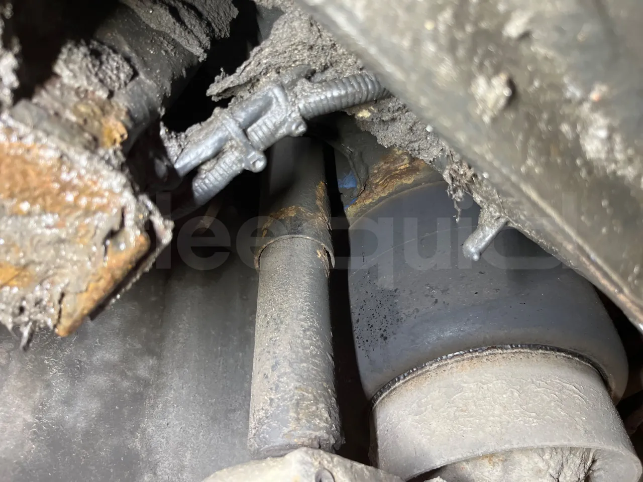 Mercedes-Benz Conecto 628B02-BD1GKEB/ Euro 6 - 265 Kw - 17.956 Mt - axle 2 shock absorbers 2 left