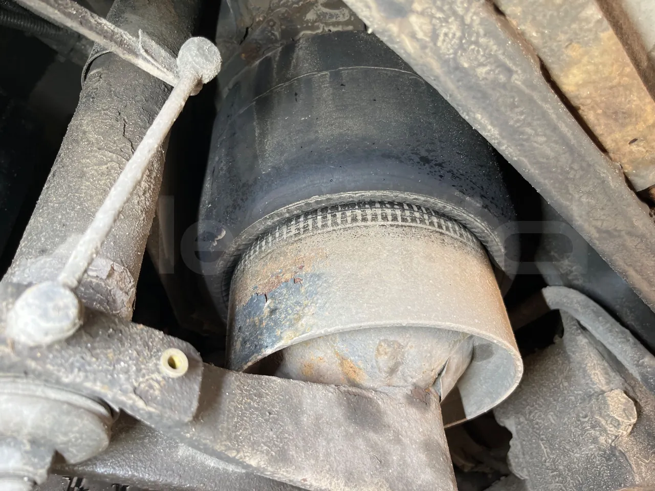 Mercedes-Benz Conecto 628B02-BD1GKEB/ Euro 6 - 265 Kw - 17.956 Mt - axle 2 shock absorbers 2 left