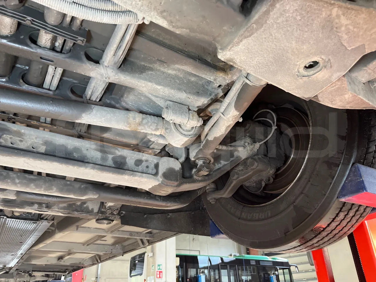 Mercedes-Benz Conecto 628B02-BD1GKEB/ Euro 6 - 265 Kw - 17.956 Mt - front axle left side