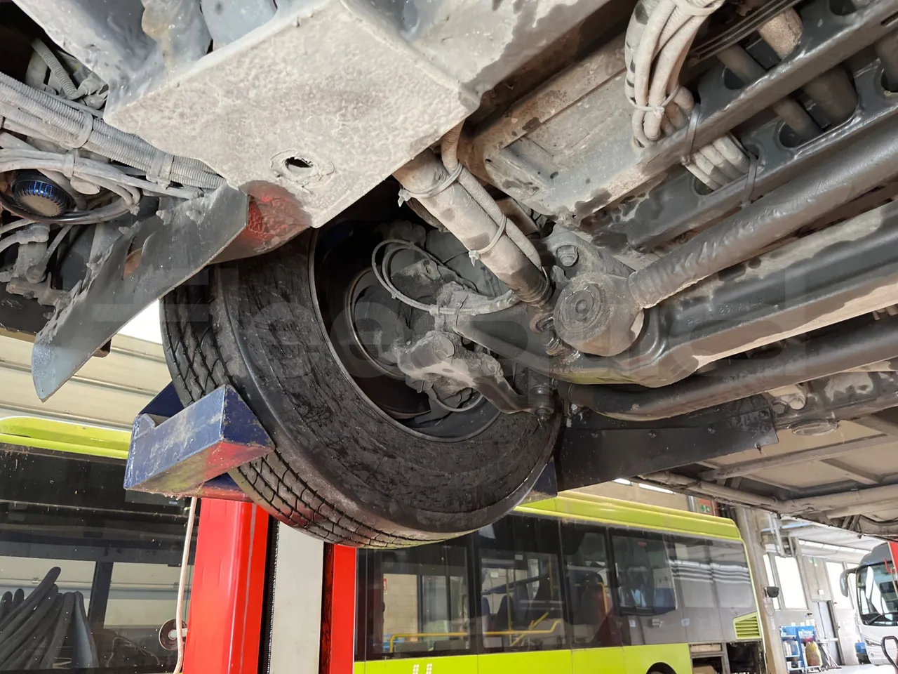 Mercedes-Benz Conecto 628B02-BD1GKEB/ Euro 6 - 265 Kw - 17.956 Mt - front axle right side