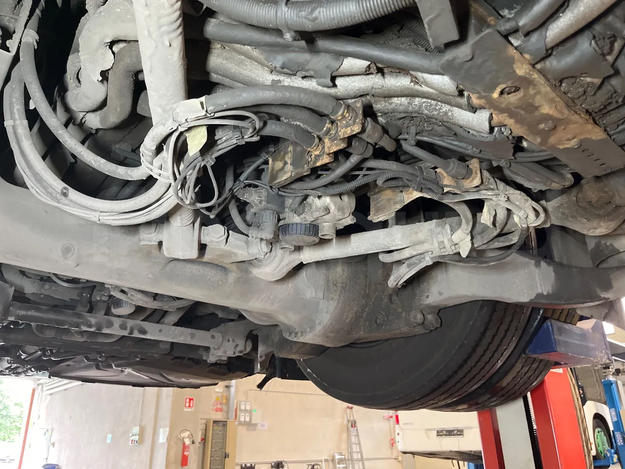 Mercedes-Benz Conecto 628B02-BD1GKEB/ Euro 6 - 265 Kw - 17.956 Mt - axle 3 left side