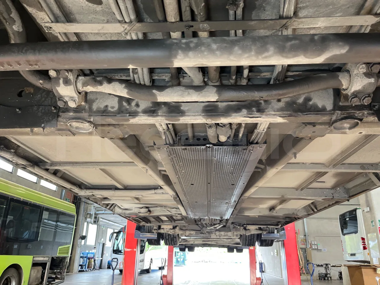 Mercedes-Benz Conecto 628B02-BD1GKEB/ Euro 6 - 265 Kw - 17.956 Mt - central undercarriage photo
