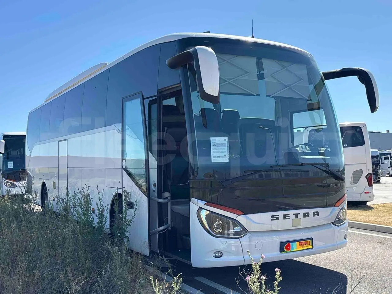 Setra S515 - 3/4 right front doors open