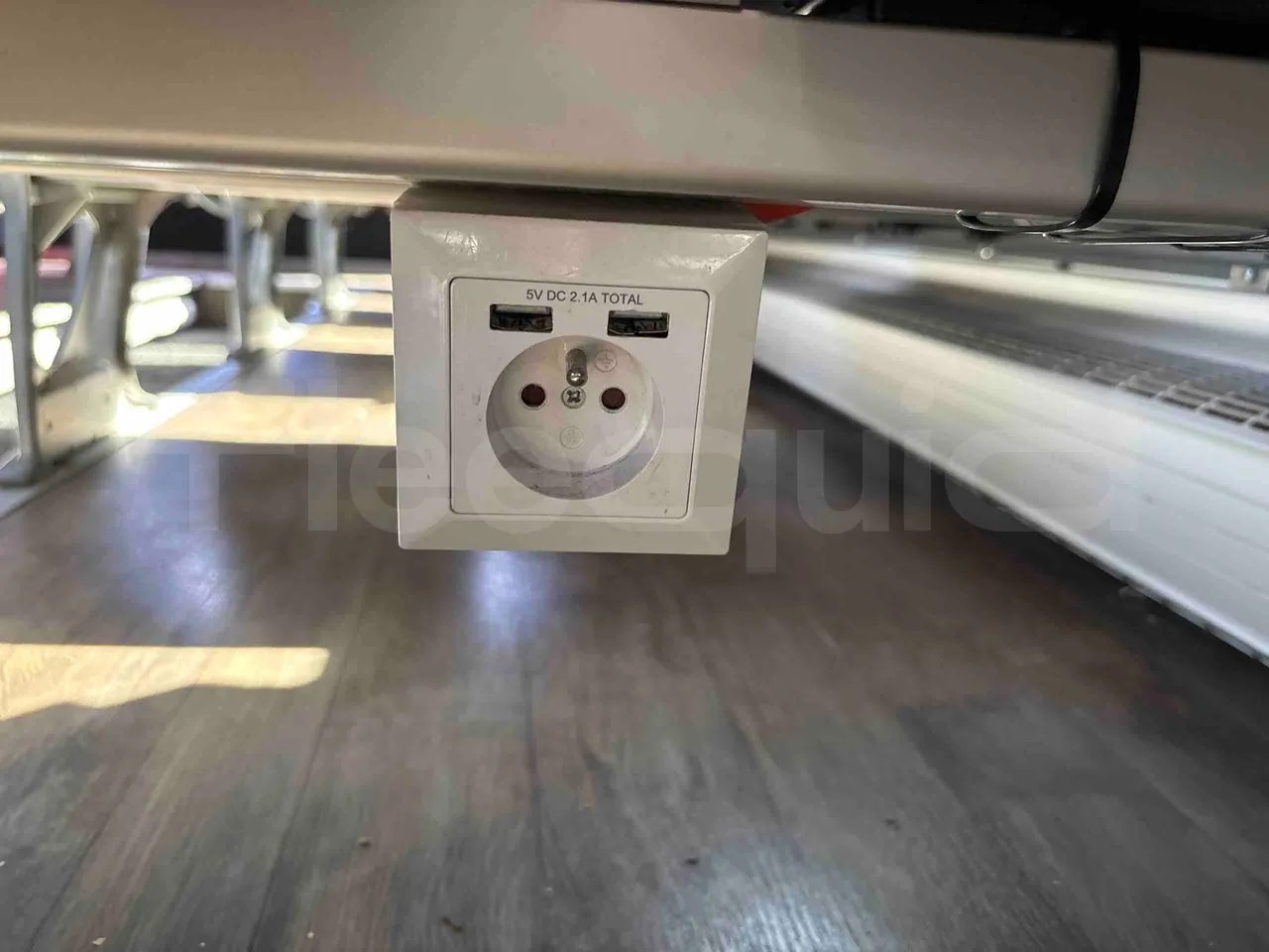 Setra S515 - usb charging detail